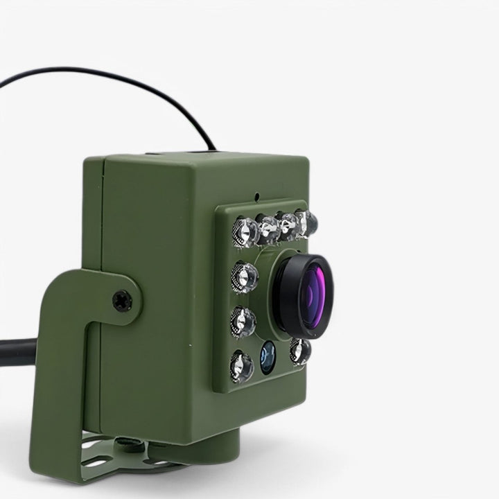 Tavvitaimp18 outdoor security camera with HD video, WiFi, night vision & motion detection.
