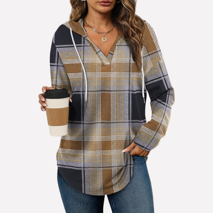 Fashionable oversized women's long sleeve sweatshirt, ideal for casual winter and fall comfort.