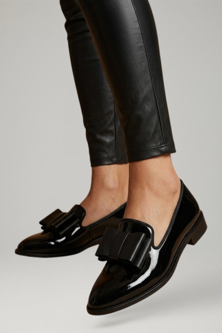Elegant women's slip-on loafers featuring a flexible sole for ultimate comfort. Versatile for casual & office wear.