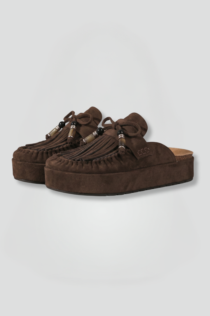 Women's effortless slip-on platform sandals with a comfortable round toe, perfect for summer casual wear.