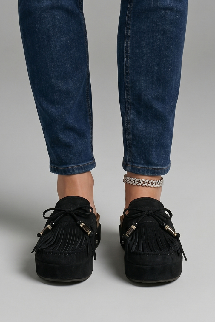 Stylish women's platform flats: slip-on, round toe sandals offering comfort for casual everyday summer fashion.