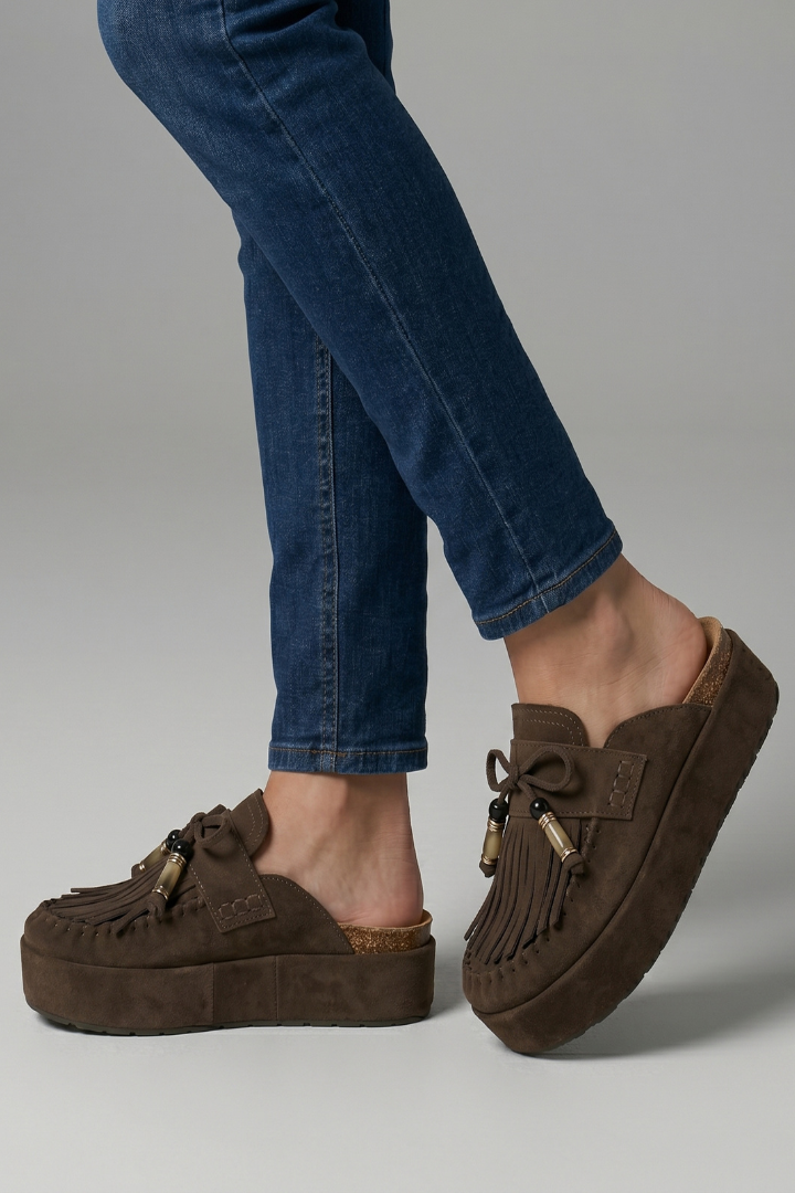 Fashionable women's slip-on platform sandals. Round toe design provides comfort for everyday and summer style.