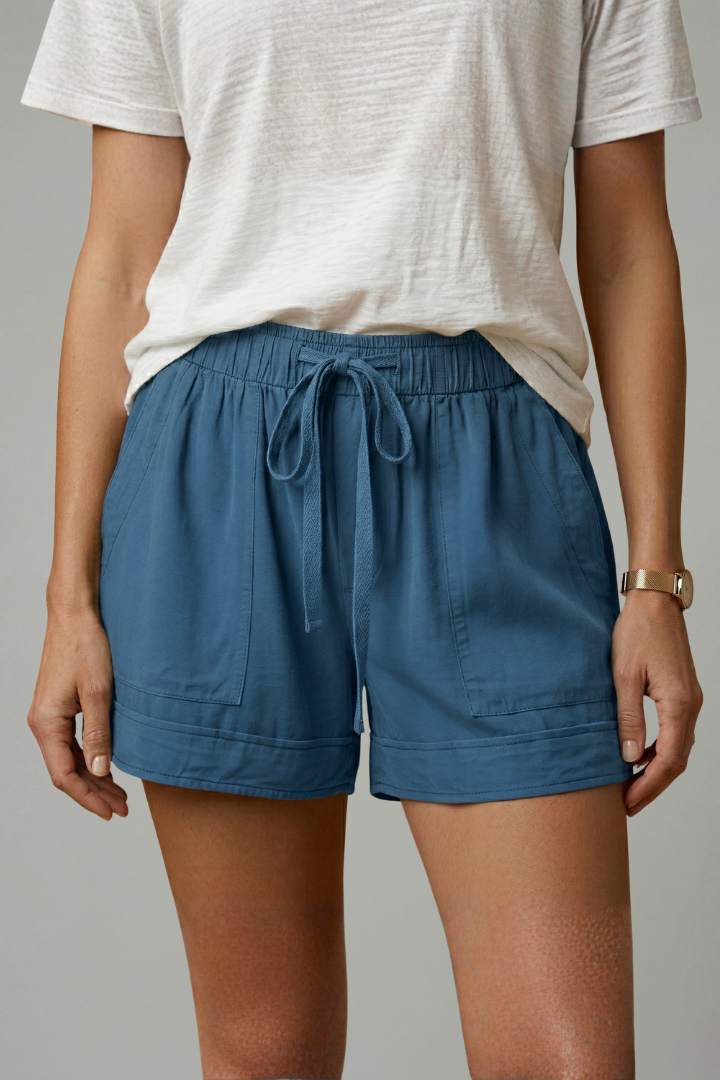 Comfort-first women's shorts: relaxed fit, drawstring waist, ideal for home or outings.