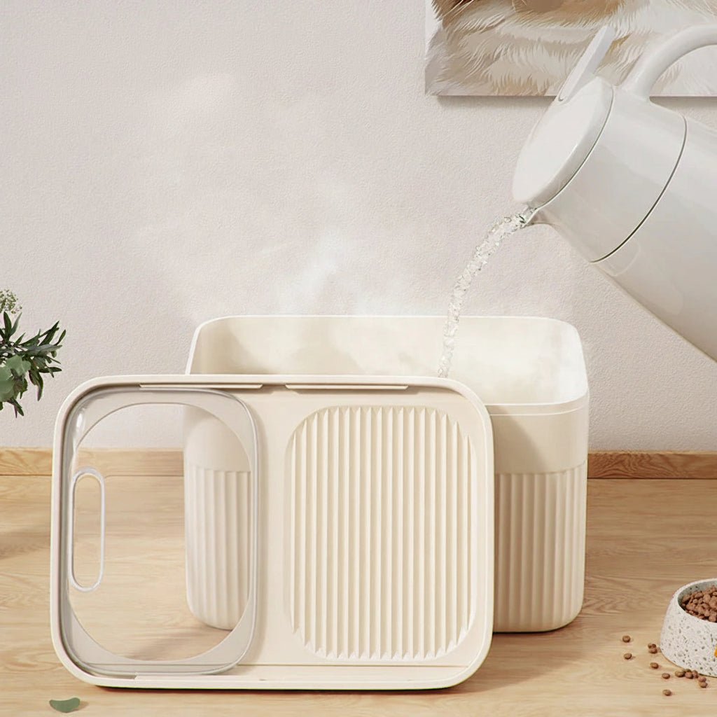 Convenient pet food dispenser: airtight BPA-free container for dry dog & cat food. Easy to use.
