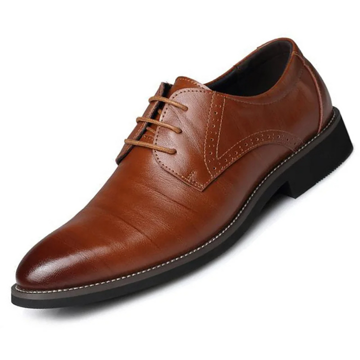 Men's classic lace-up Oxford dress shoes, showcasing timeless design. Ideal formal & smart-casual footwear in premium leather.