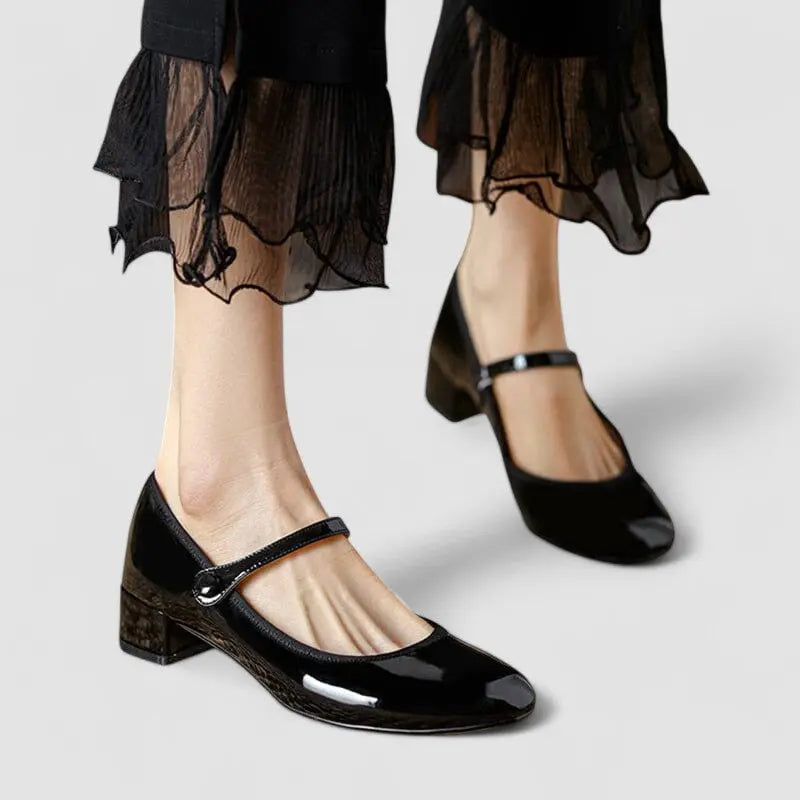 Black Noémie Orthopedic Mary Jane shoes for women, offering arch support & comfort for everyday wear.