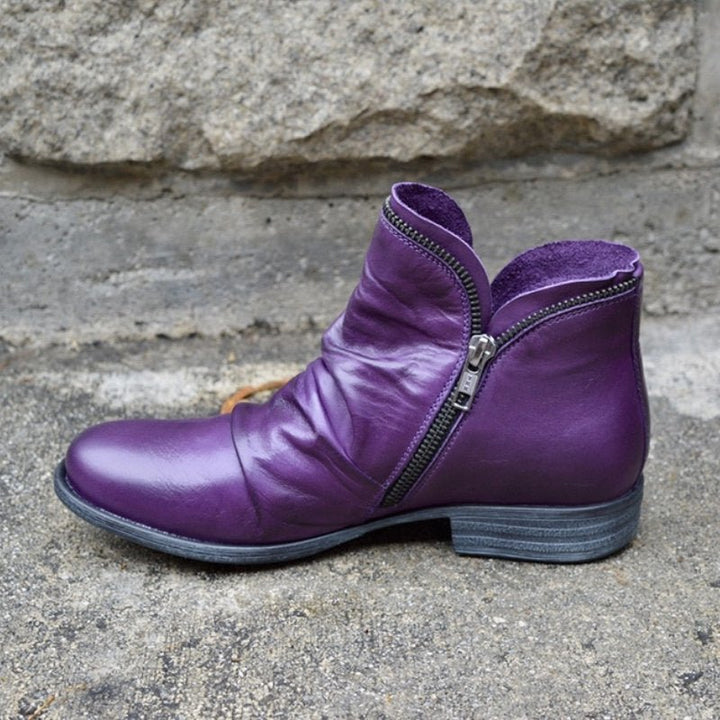 Versatile women's short ankle boots for autumn. Chic, comfortable footwear, perfect for fall fashion & everyday elegance.