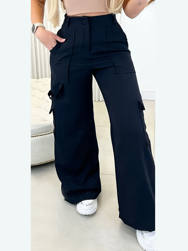 Chic women's black high-waist cargo pants with a wide leg. Perfect for stylish everyday wear & fashion outfits.