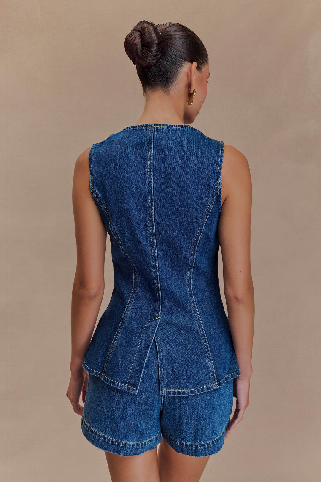 Trendy women's denim two-piece set featuring a stylish jacket and matching jeans. Comfortable blue denim outfit.