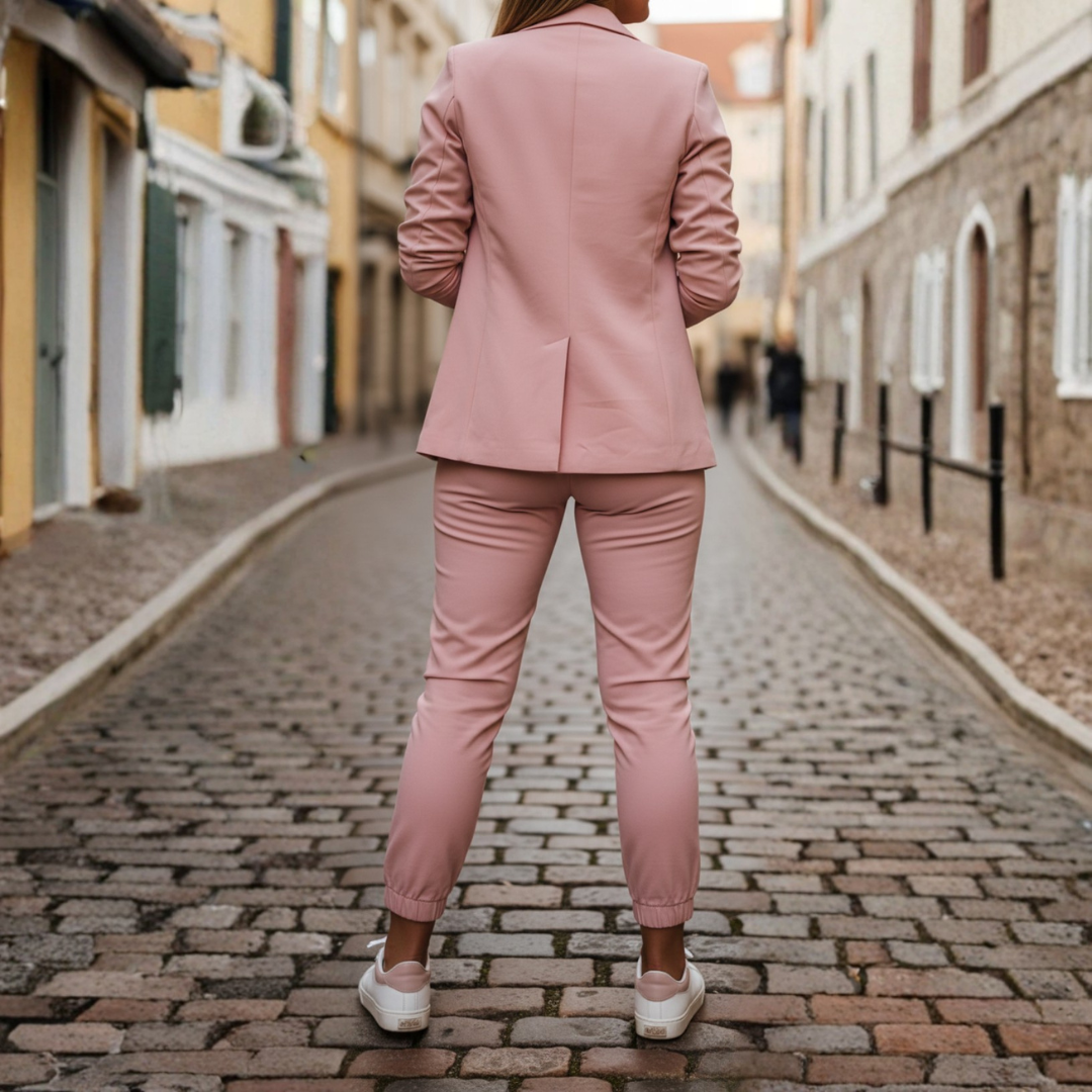 Comfortable & stylish women's open front blazer and jogger set. Perfect for everyday wear.