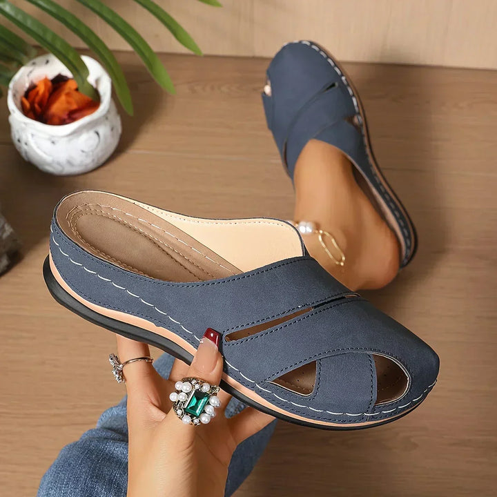 Comfortable women's casual platform sandals with a supportive wedge, ideal for all-day wear and relaxed summer style.