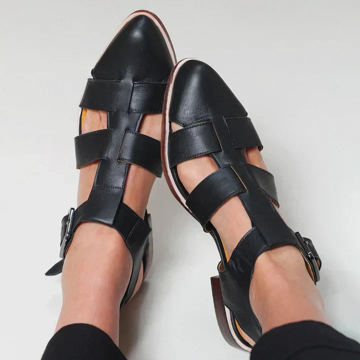 Stylish women's woven flat sandals for summer. Enjoy comfortable, versatile, open-toe footwear for casual daily outfits.