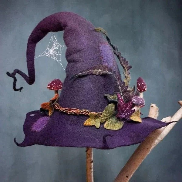 Classic black felt witch hat for unisex Halloween costumes & parties.