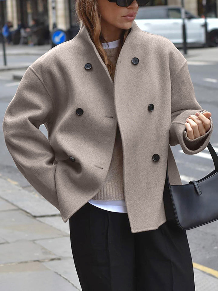 Women's classic trench coat in beige, featuring double-breasted button closure, ideal outerwear