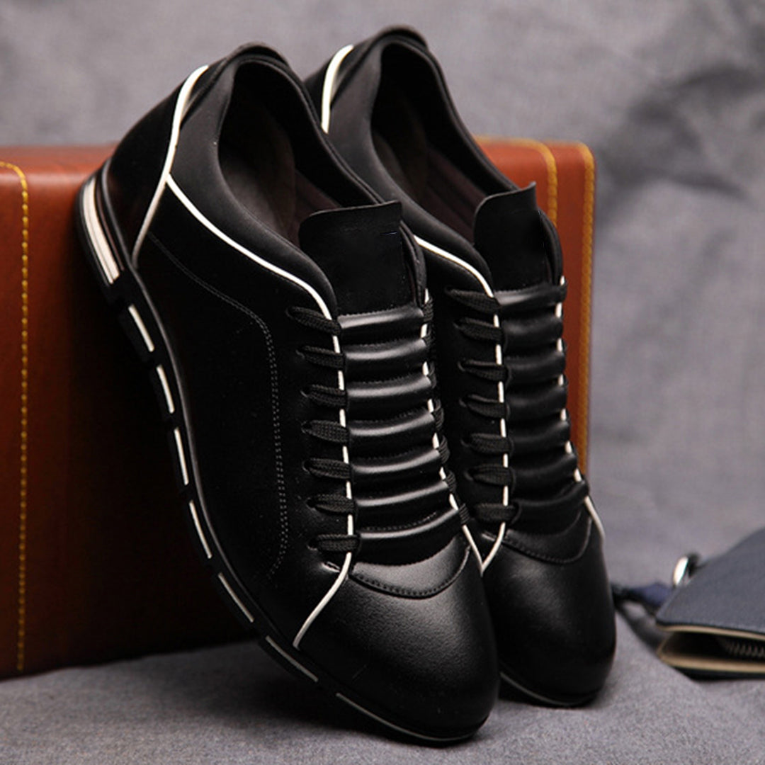 Fashionable men's low-top sneakers, classic and comfortable for versatile everyday wear.