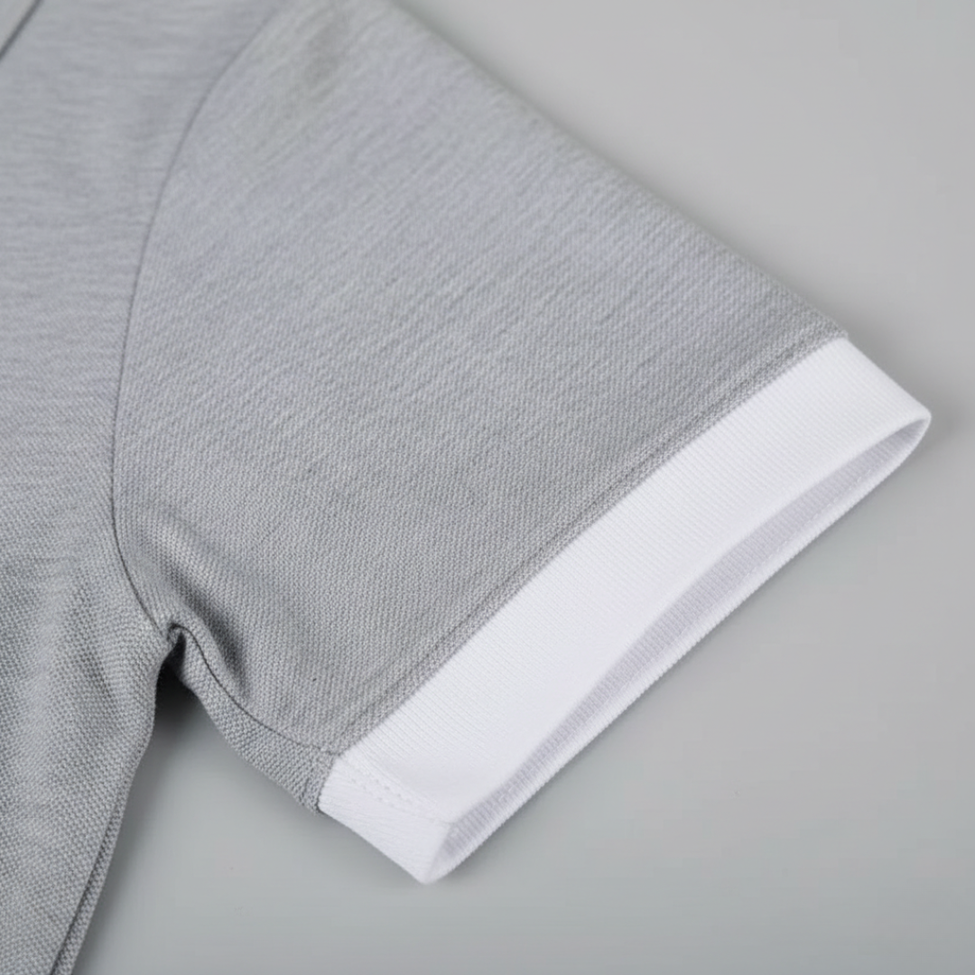 Relaxed fit men's polo shirt, short sleeve, ideal for comfortable daily wear.