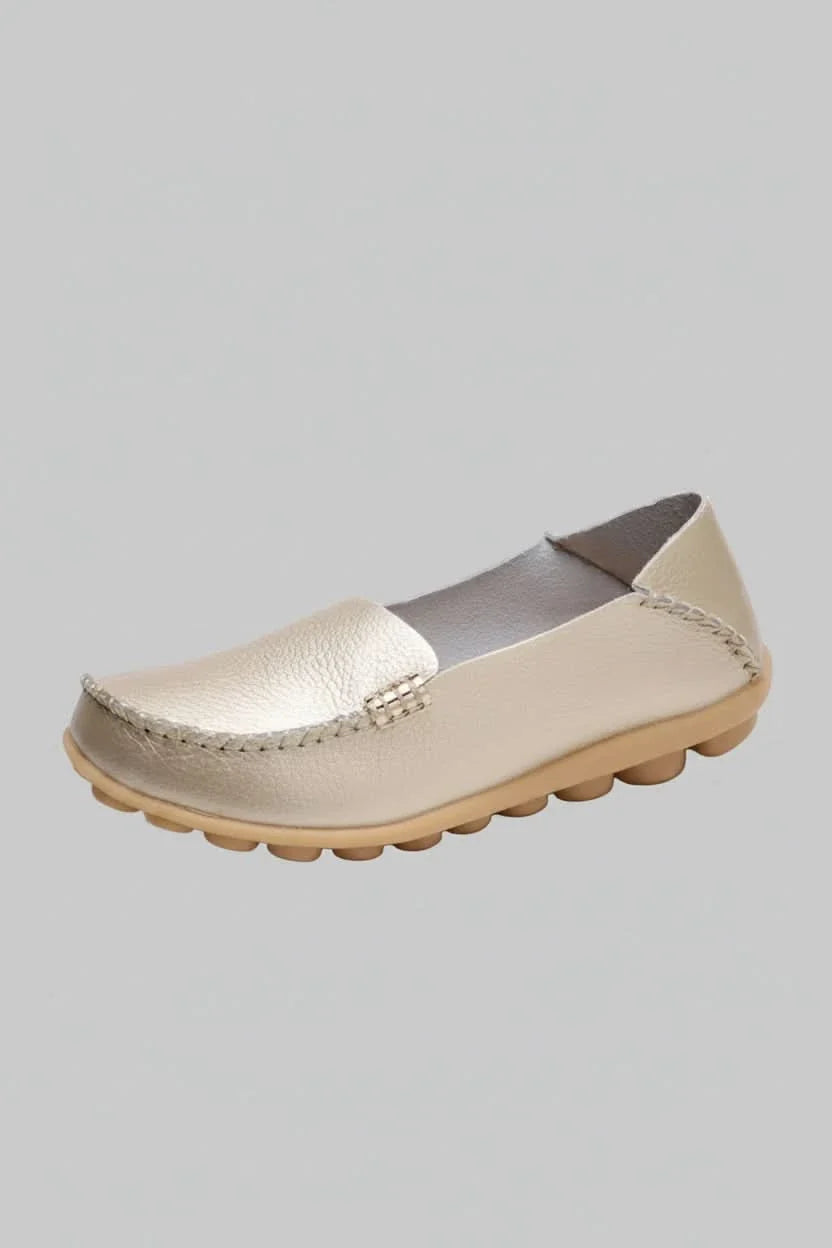 Elegant women's flat shoes with a cushioned sole, suitable for casual, office, or travel.