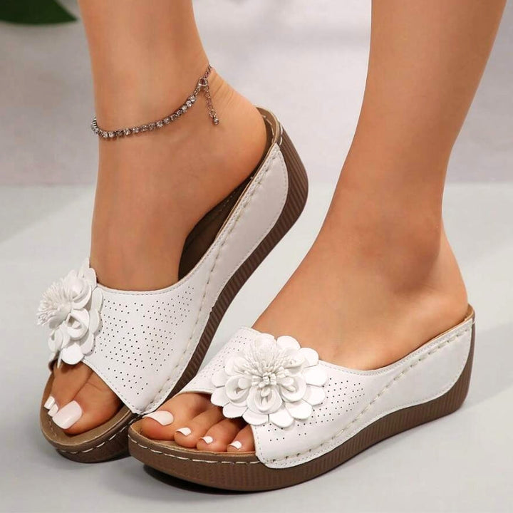 Close-up of women's orthopedic sandals, showcasing arch support & comfort features.