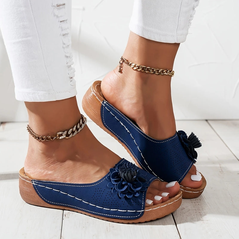 Lightweight women's summer sandals, providing essential orthopedic arch support.