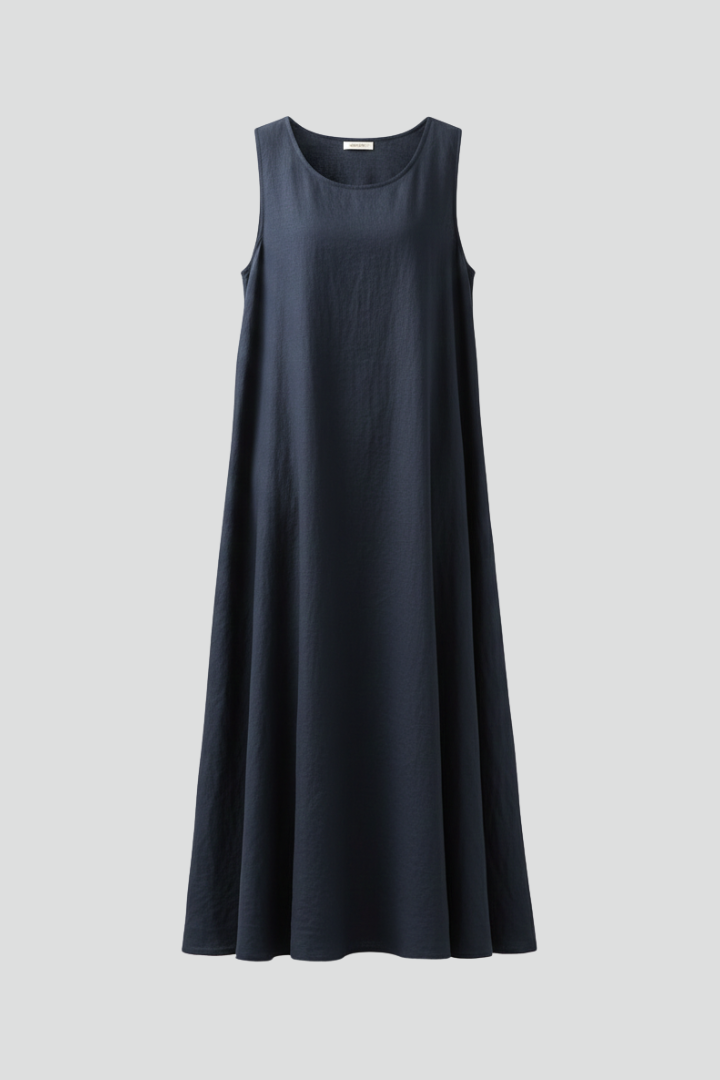 Women's knee-length dress with round neck, short sleeves, and pockets, ideal for relaxed everyday style.