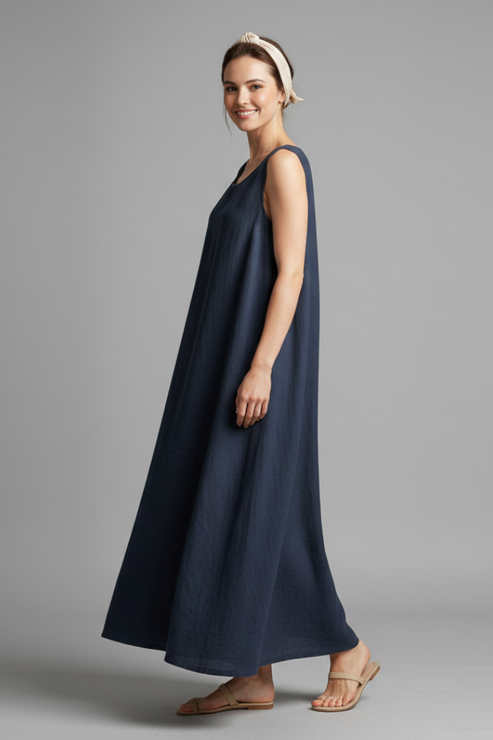 Women's casual knee-length dress with a round neck, short sleeves, and functional pockets for versatility.