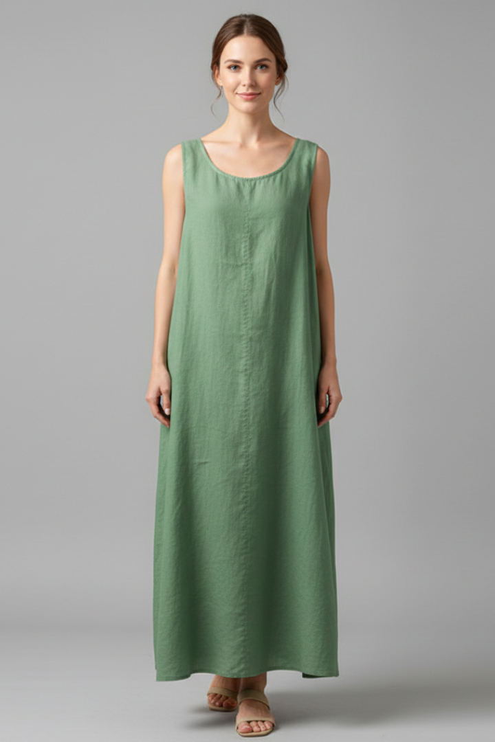 Versatile women's everyday knee-length dress, short sleeve, round neck, and useful side pockets.
