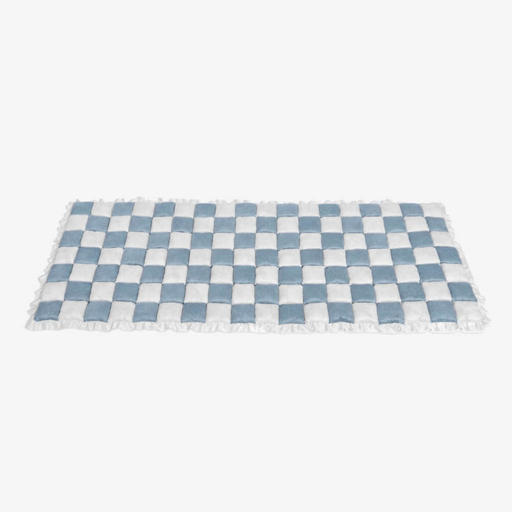 Plush plaid chenille pet mat & couch protector. Ensures cozy comfort for dogs & cats, easy to clean.