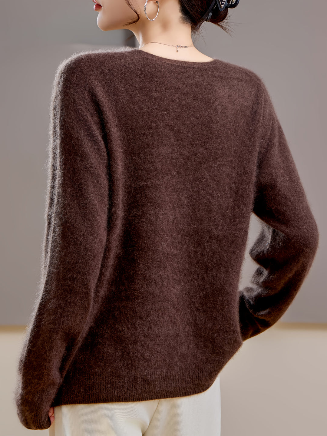 Effortless women's V-neck sweater, an oversized cozy top ideal for autumn fashion.