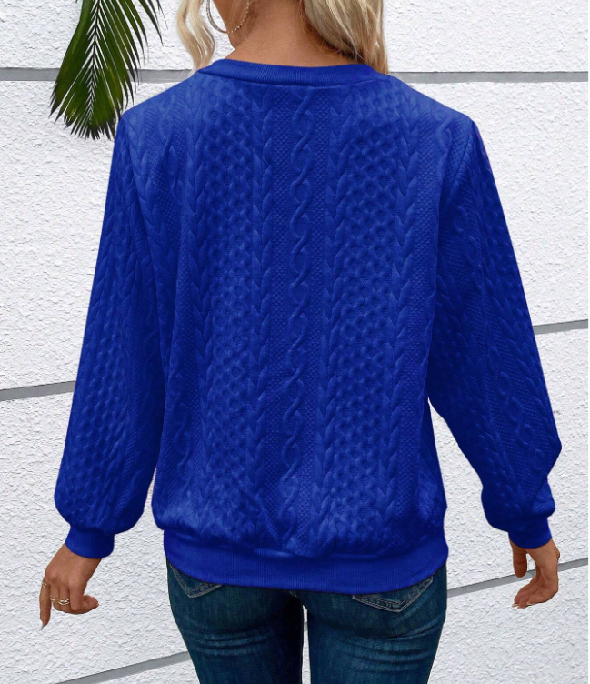 Ideal gift: a comfortable & stylish women's zippered sweater, perfect for cozy winter fashion.