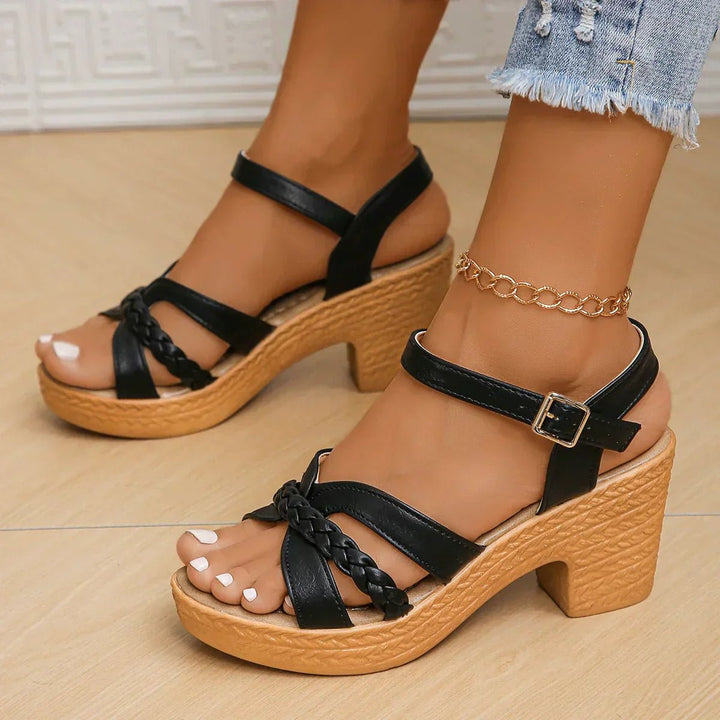 Comfortable women's sandals: adjustable cross-straps, woven espadrille sole, ideal for summer.