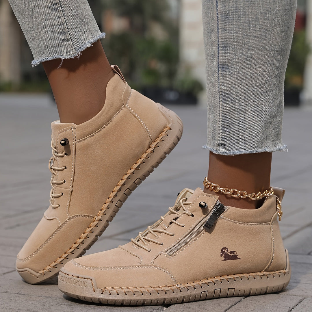 Top-sole detail of Danielle walking sneakers for comfortable support