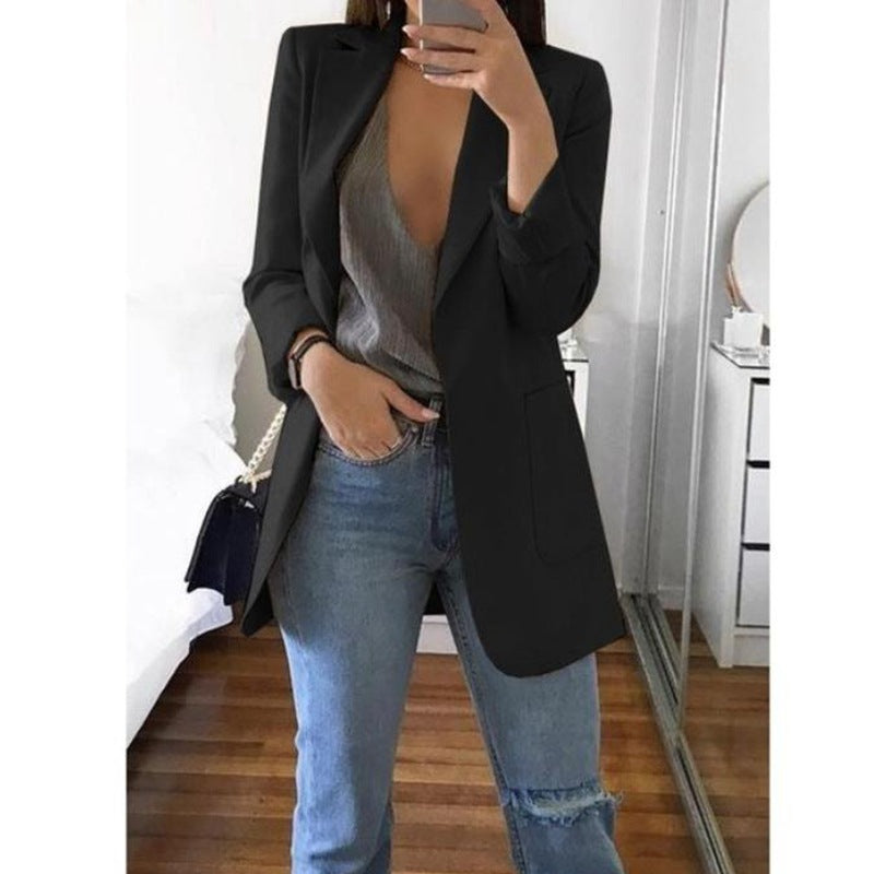 Sophisticated women's tailored blazer, a versatile jacket for both professional and smart casual outfits.
