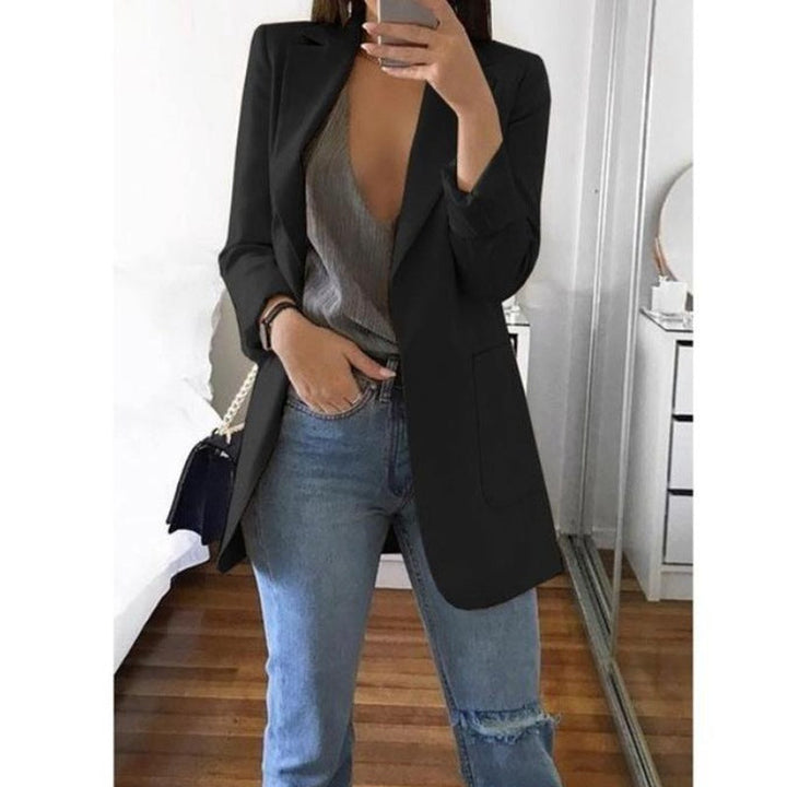 Sophisticated women's tailored blazer, a versatile jacket for both professional and smart casual outfits.