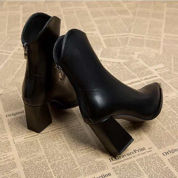 Women's black pointed heel ankle boots, a key piece for an elegant and comfortable spring wardrobe.