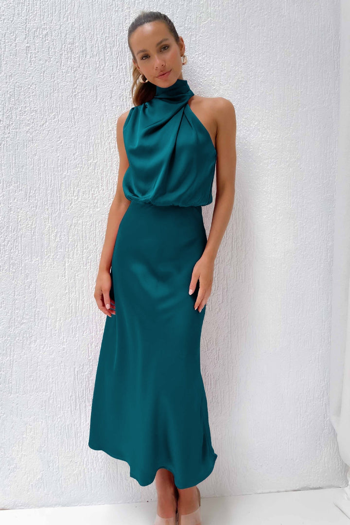 Sophisticated women's halter open-back gala dress, long & elegant for formal gatherings.