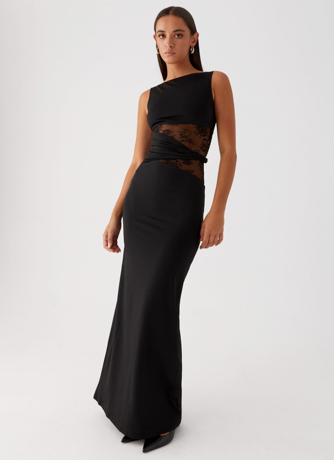 Formal evening maxi dress for women, elegant sleeveless design with a boat neck and delicate lace cut-out detail.