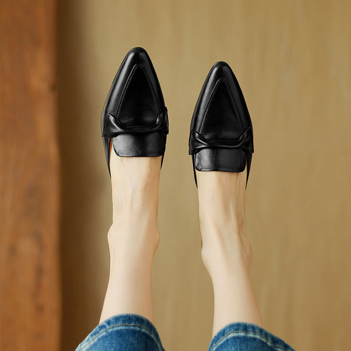 Women's elegant brown leather mules with bow, standing out for comfort and style