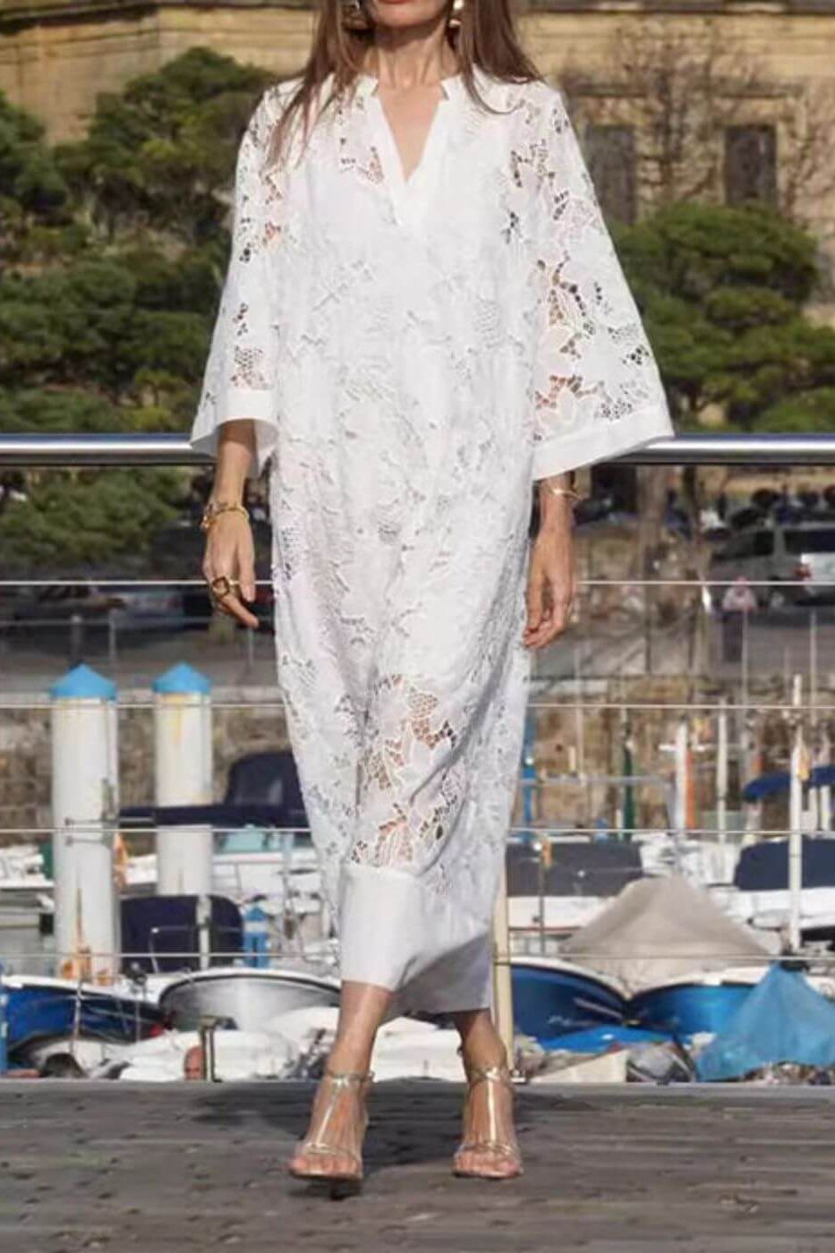 Comfortable long white maxi dress for women, ideal for vacation, evening occasions, or summer resorts. Elegant and flowing.
