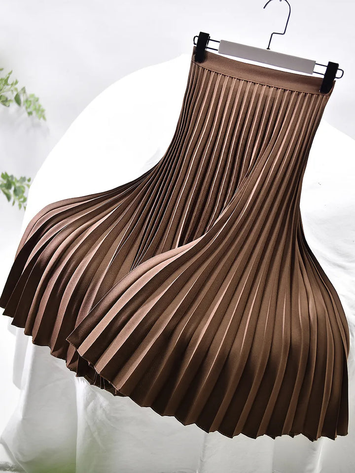 Classic style women's high-waist pleated midi skirt. Elegant, flowy, a timeless piece for any fashion occasion.