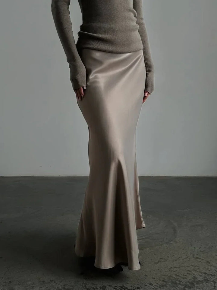 Chic women's long fishtail skirt with a high waist, ideal for special occasion wear.