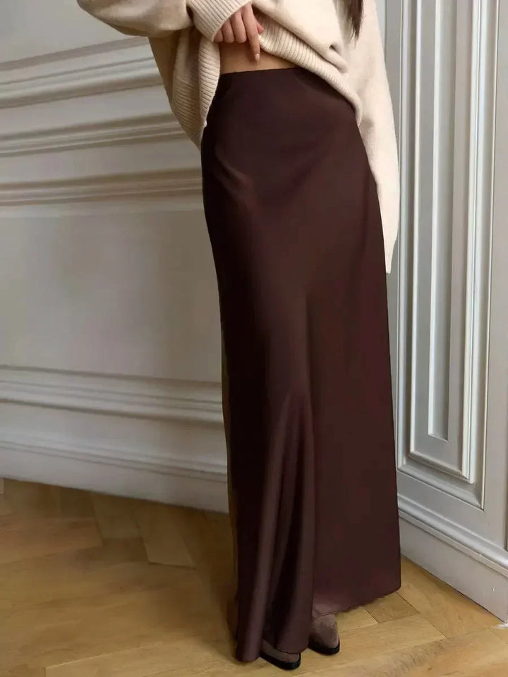 Glamorous women's fishtail maxi skirt, elegant high-waisted design for galas.