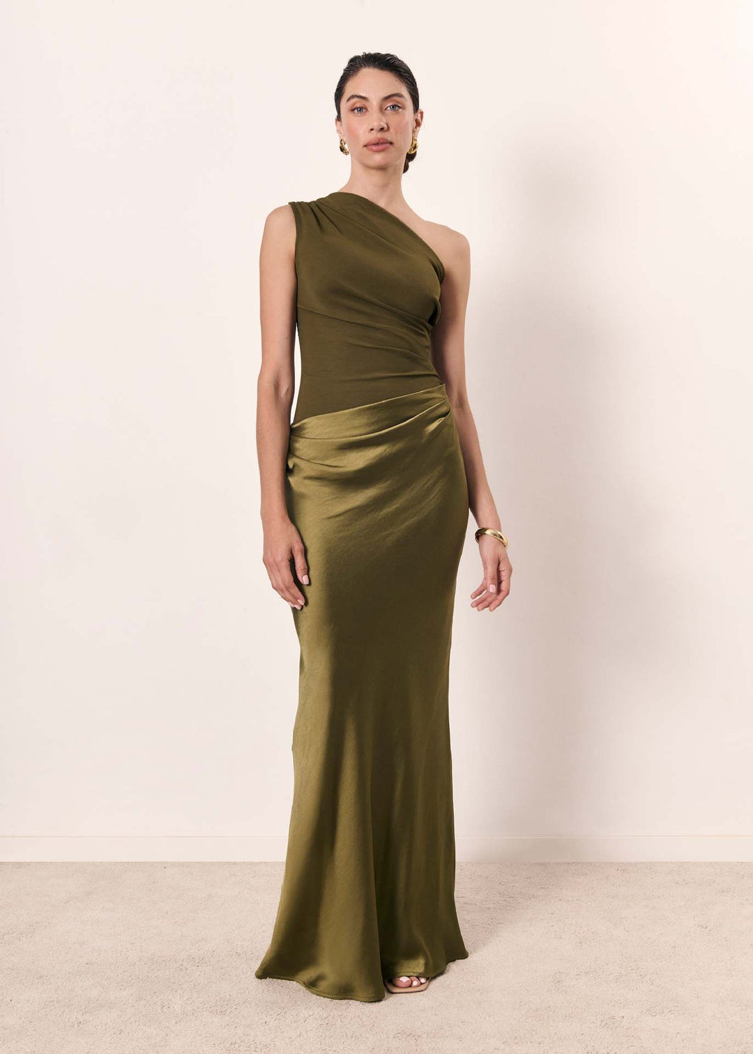 Women's elegant one-shoulder party dress, suitable for black-tie events and formal gatherings