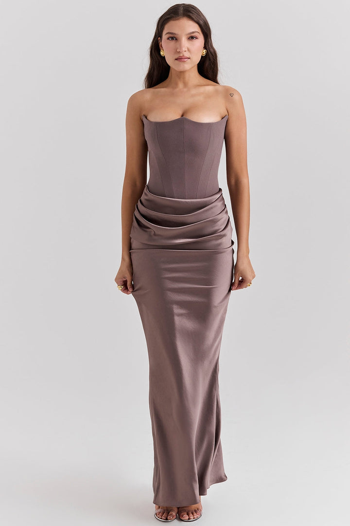 Maxi strapless dress, an elegant choice for any wedding guest.