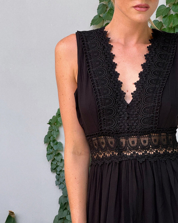 Versatile women's lace midi dress, elegant A-line sleeveless V-neck, suitable for summer casual or events.