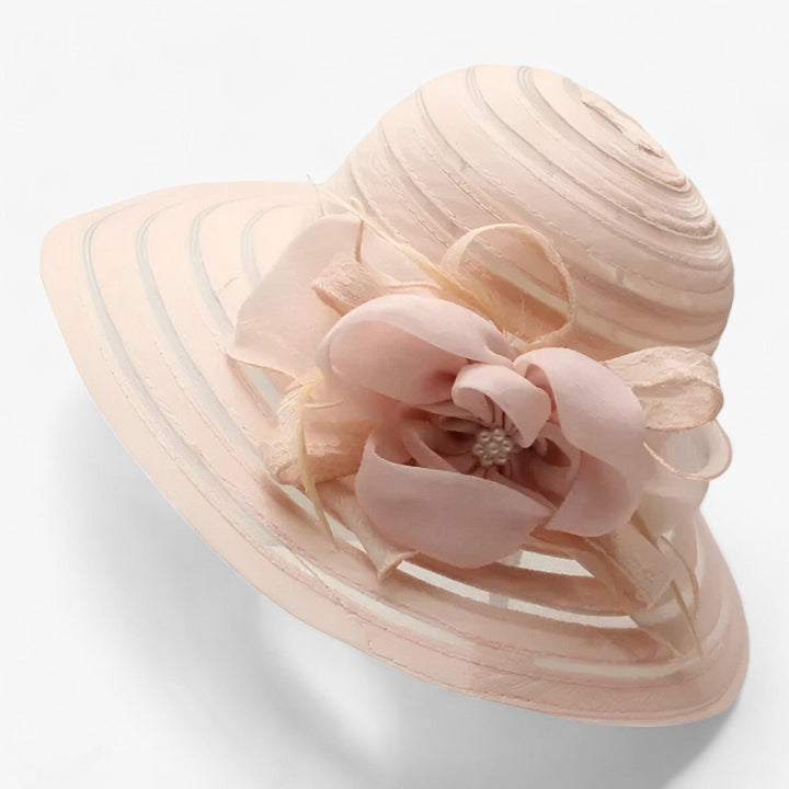White wide-brim organza hat for women, an elegant accessory for weddings, races, and formal parties.