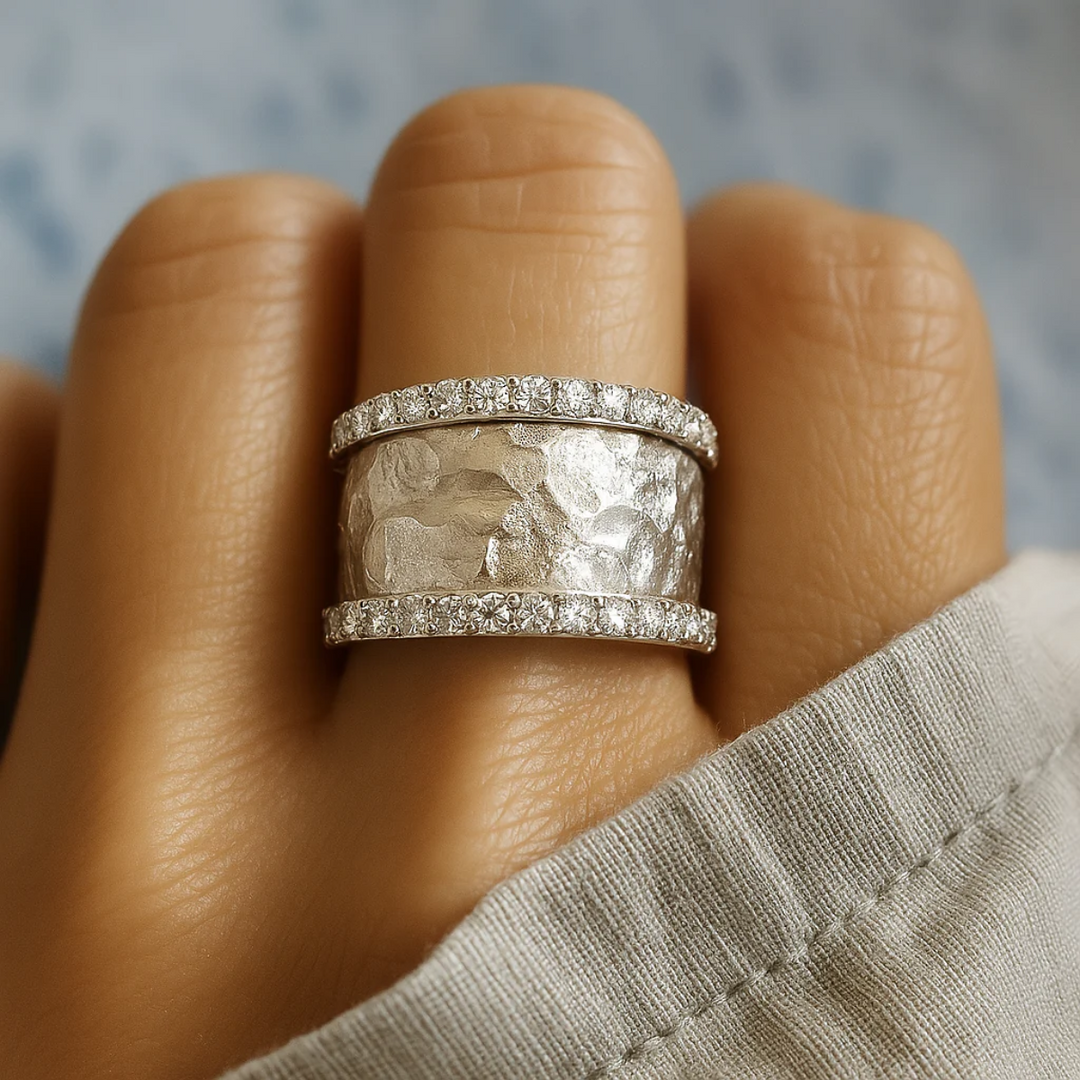 Elegant women's antique silver zirconia ring. Timeless, versatile accessory with a classic design. Perfect for any occasion.