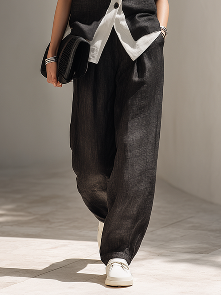 Formal black women's two-piece set: tailored vest & wide-leg pants. Perfect for office, events, or chic style.