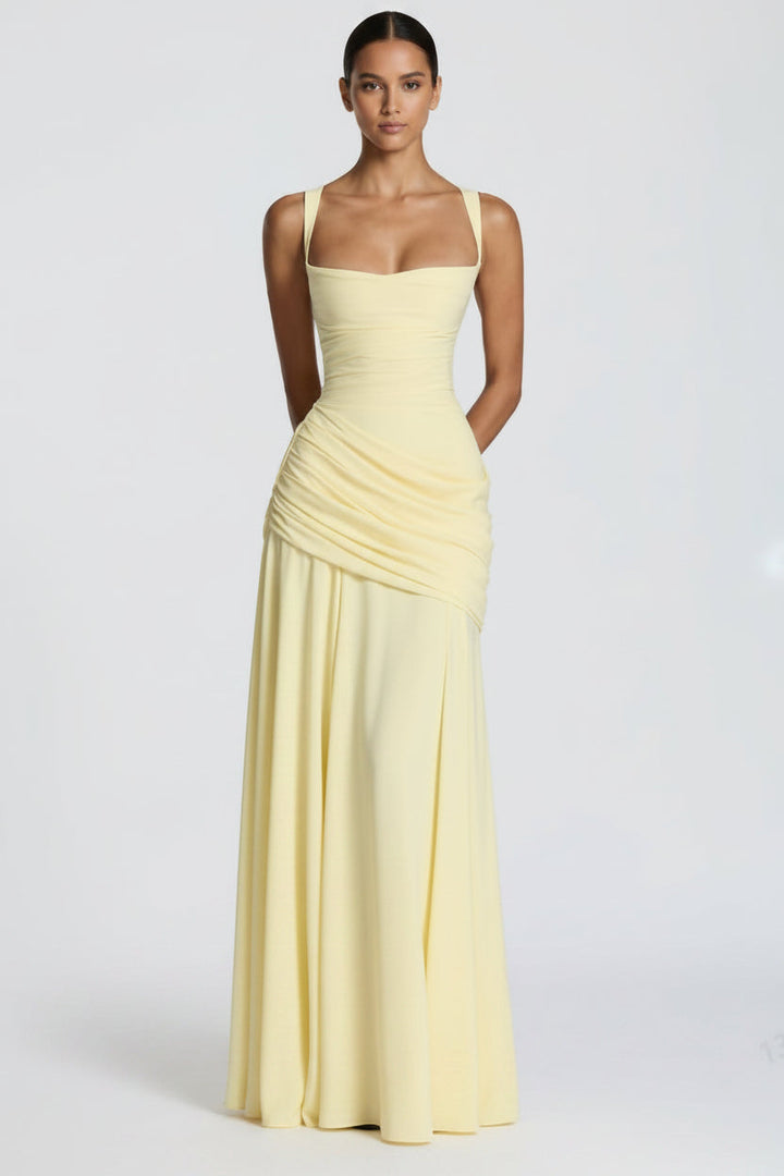 Versatile women's elegant maxi dress with a flowing silhouette, comfortable occasion wear, chic fashion choice.