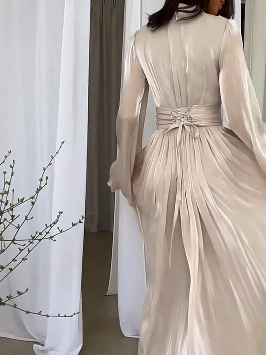 Elegant women's flowing maxi dress, perfect for summer. Versatile style for parties or casual wear.