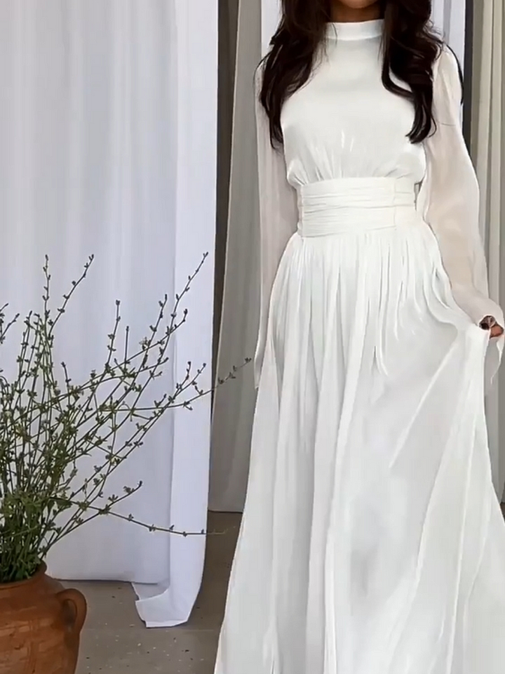 Comfortable women's flowing maxi dress, ideal for summer vacation or beachwear. Chic & feminine long dress.